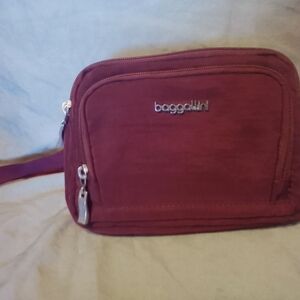 Baggallini Small Crossbody Bag in Burgundy